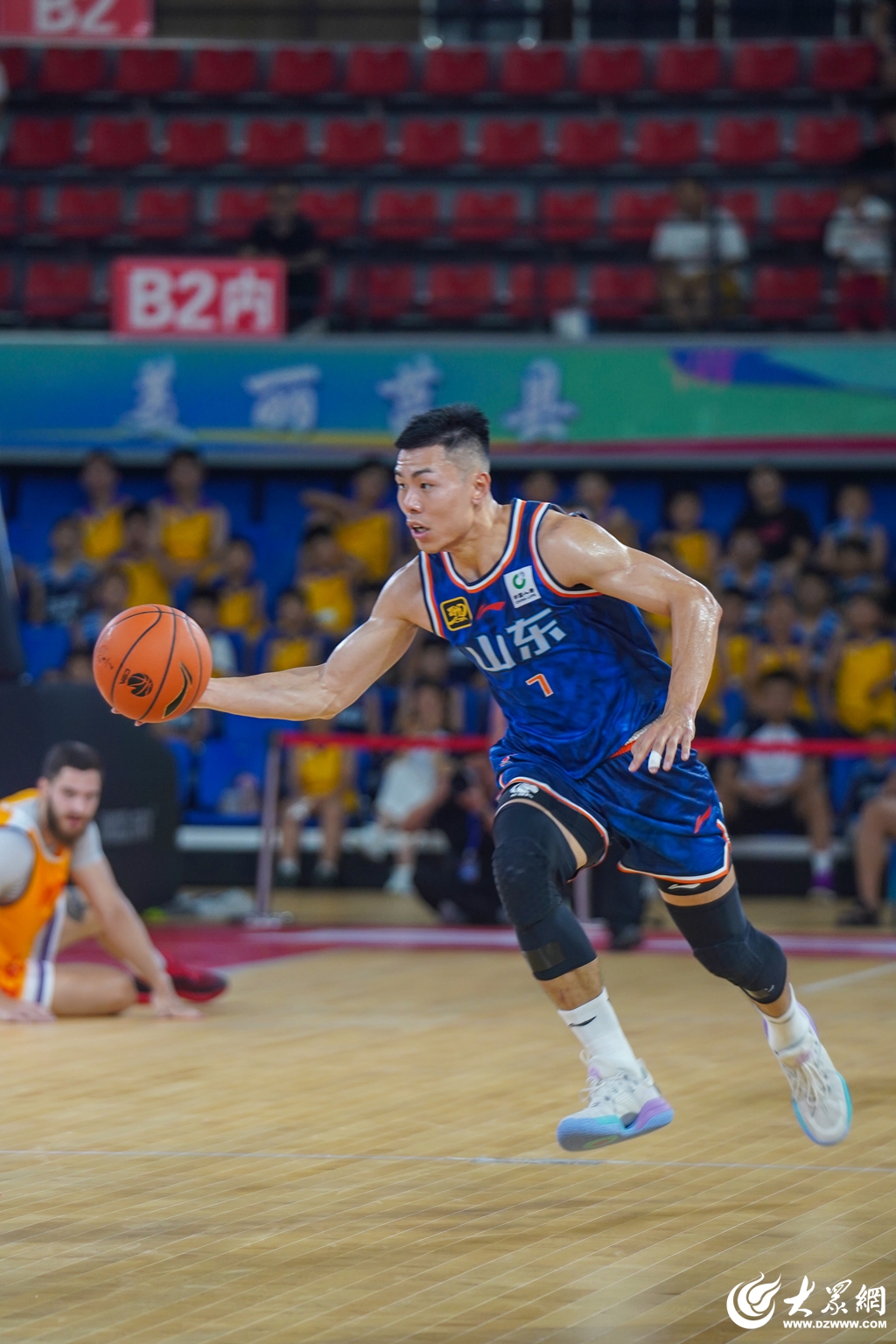 开云体育-加时末段山东男篮调整名单以备欧超杯；更衣室发声环节打磨；赛场秩序良好；更衣室氛围转暖的简单介绍