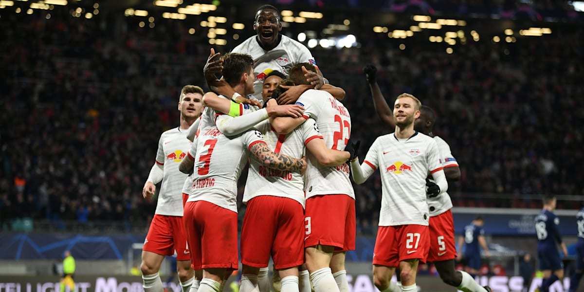 开云体育-上海申花训练开放日，关键时刻豪取连胜引欢呼，德国杯在即，阵容厚度经受考验(上海申花今天新闻)