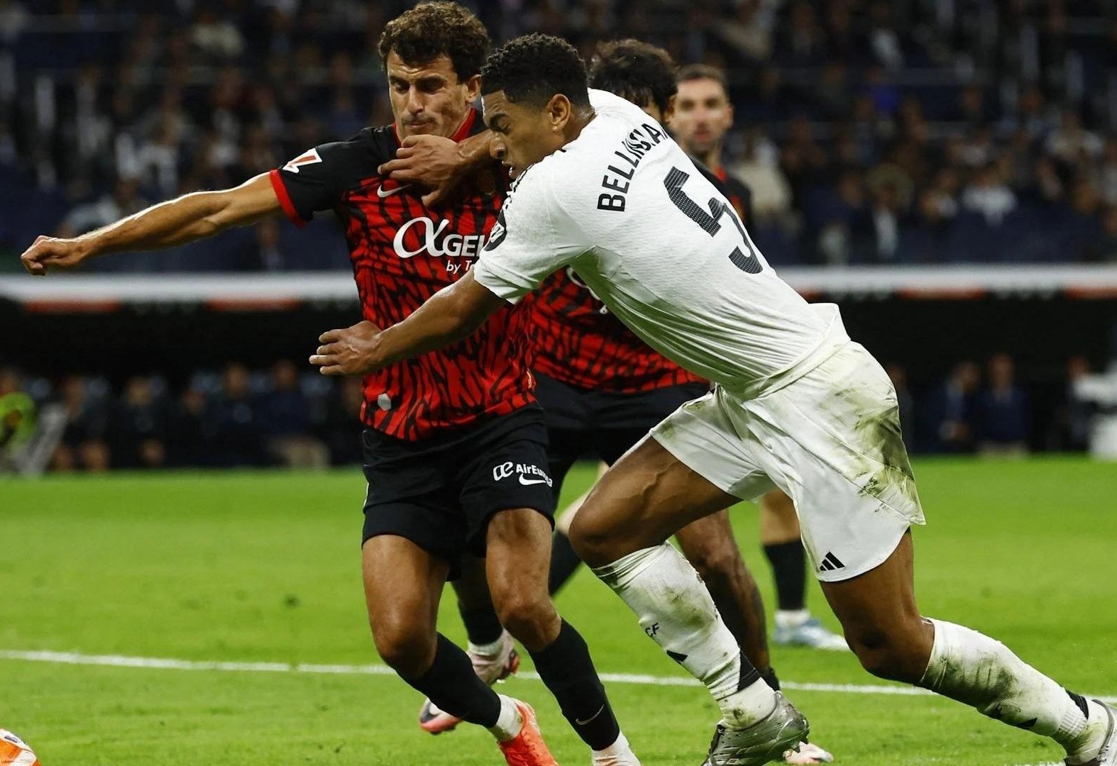 开云体育-赛地聚焦——法甲集结日热度飙升；曼城复出首秀；话题不断；年轻球员得到机会的简单介绍