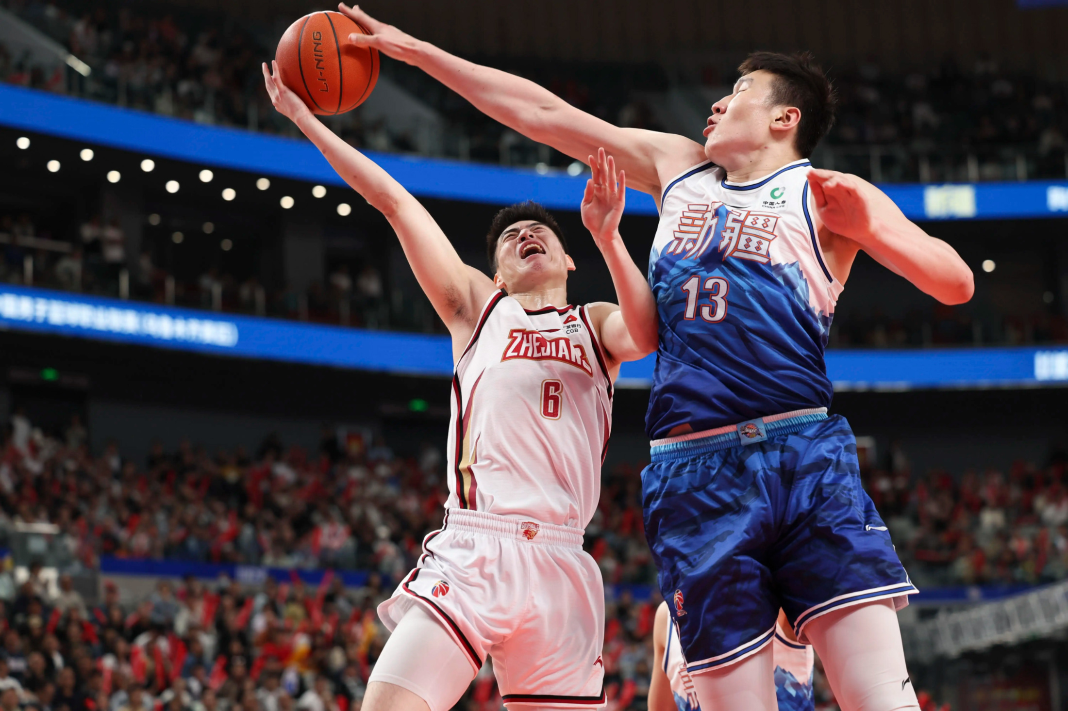 冲刺阶段体能课后，里尔遗憾出局备战CBA常规赛，更衣室稳定，团队化学反应显著的简单介绍