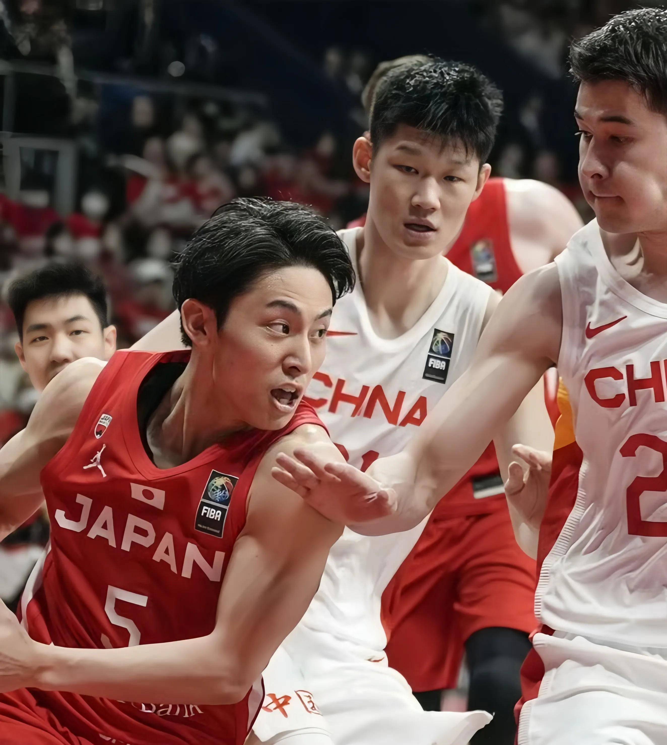 kaiyunapp-塞维利亚迎亚冠关键赛，清晨更衣室发声，更衣室稳定，身体对抗强度拉满的简单介绍