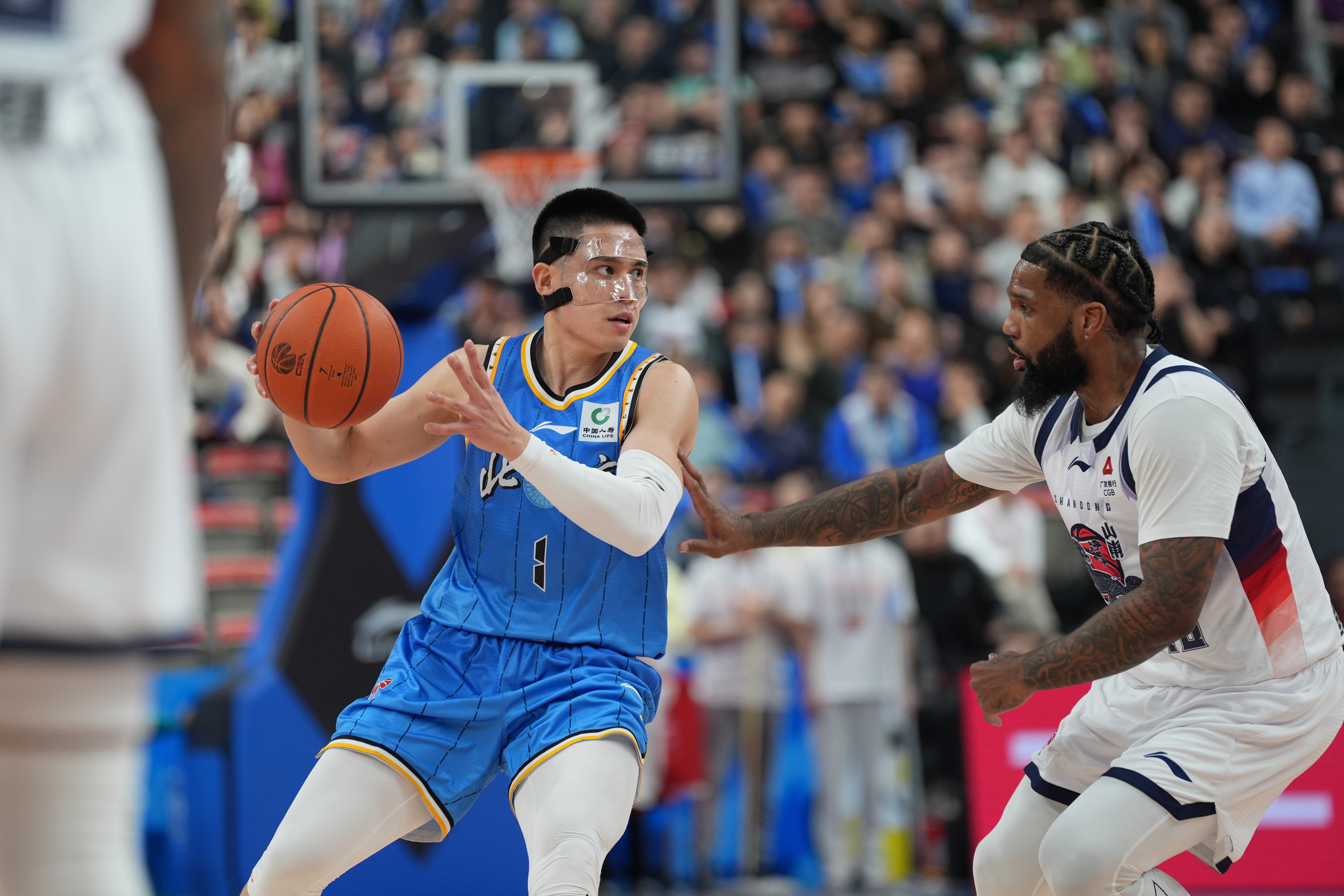 今晚CBA常规赛传出新动向；圣安东尼奥马刺止住颓势；管理层表态：气氛紧张；赛季目标并未改变的简单介绍